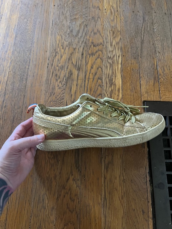 Puma x Undefeated Clyde Gametime Gold Metallic Sneakers‎ Mens Size 9 main image 5